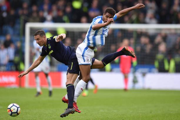 记者：曼城询问吉布斯-怀特时他的解约金条款尚未生效.